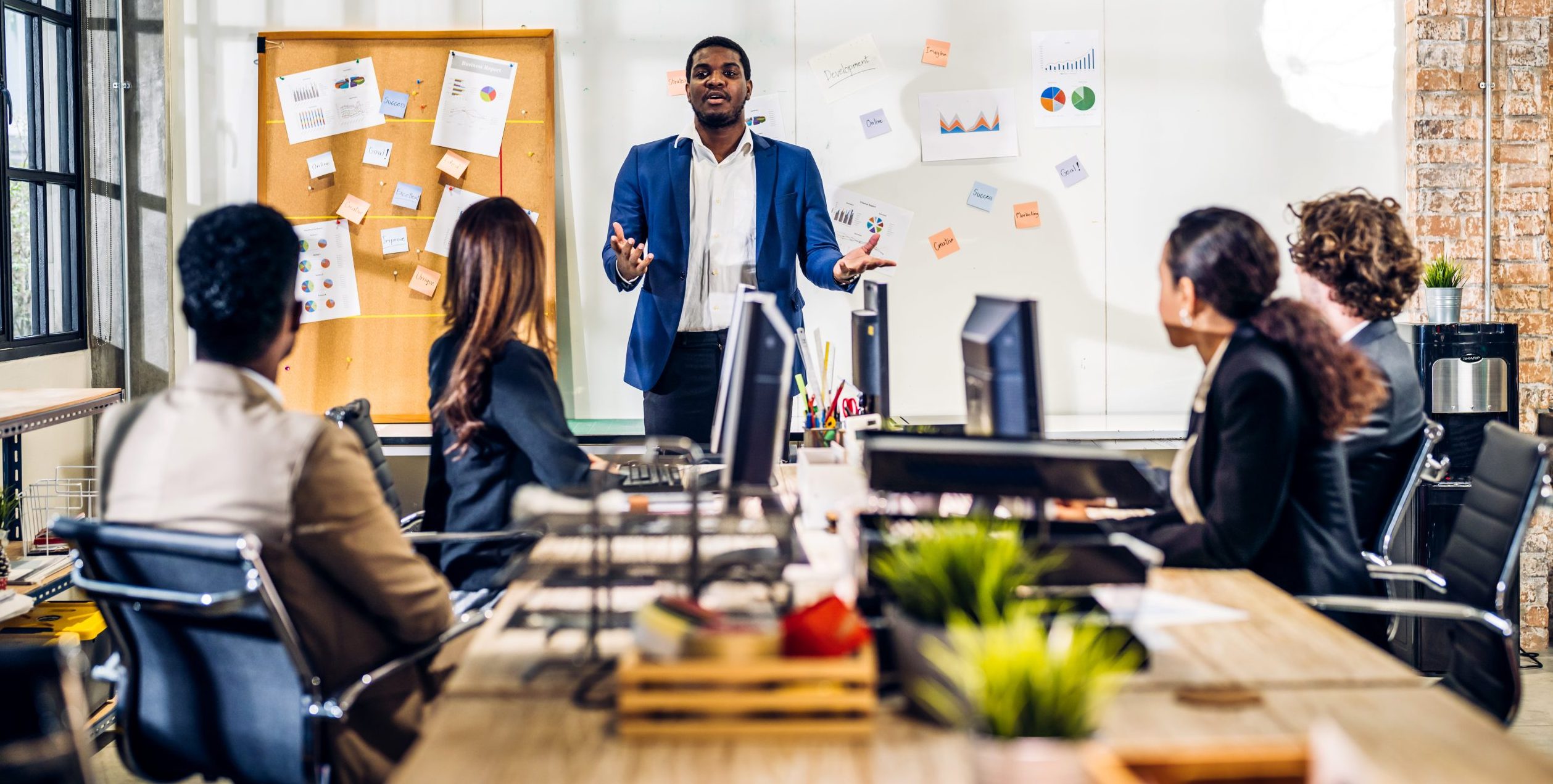 Groupe de personnes en formation
