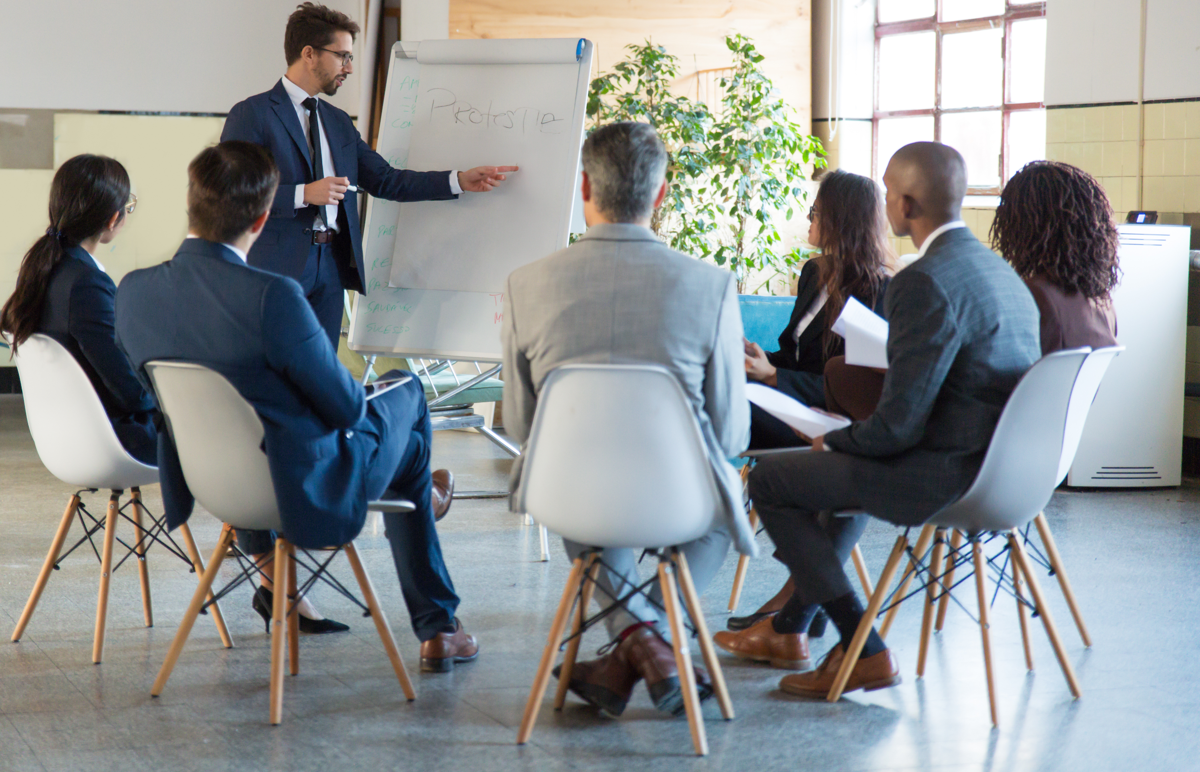 Formateur avec des stagiaires