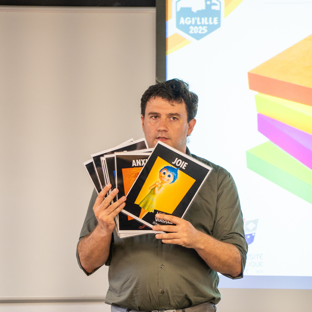 Guillaume Cousin, directeur pédagogique du centre de formation lors de sa conférence de ludopédagogie à l'Agi'Lille 2025