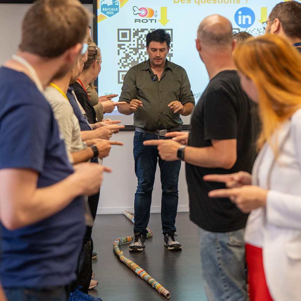 Guillaume Cousin, directeur pédagogique du centre de formation lors de sa conférence de ludopédagogie à l'Agi'Lille 2025
