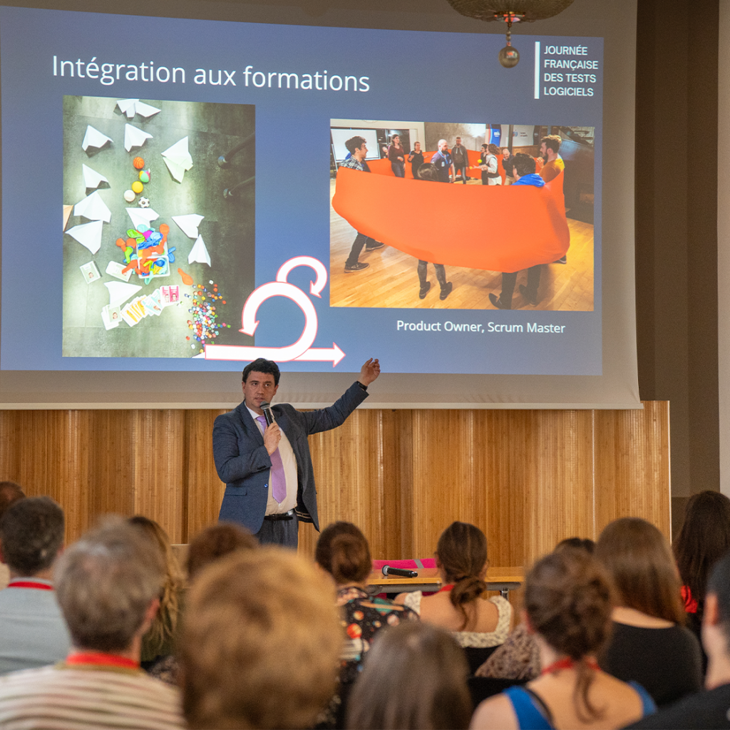 Guillaume Cousin, lors de la conférence sur la ludopédagogie et la qualité logicielle à la JFTL 2025.
