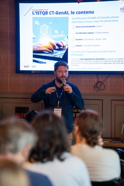Photo d'Arnaud lors de la conférence de l'Apéro QA